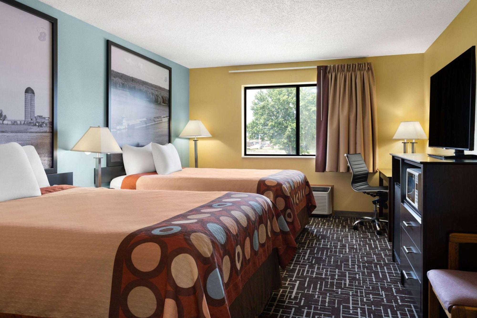 Super 8 by Wyndham Dyersville Eksteriør billede
