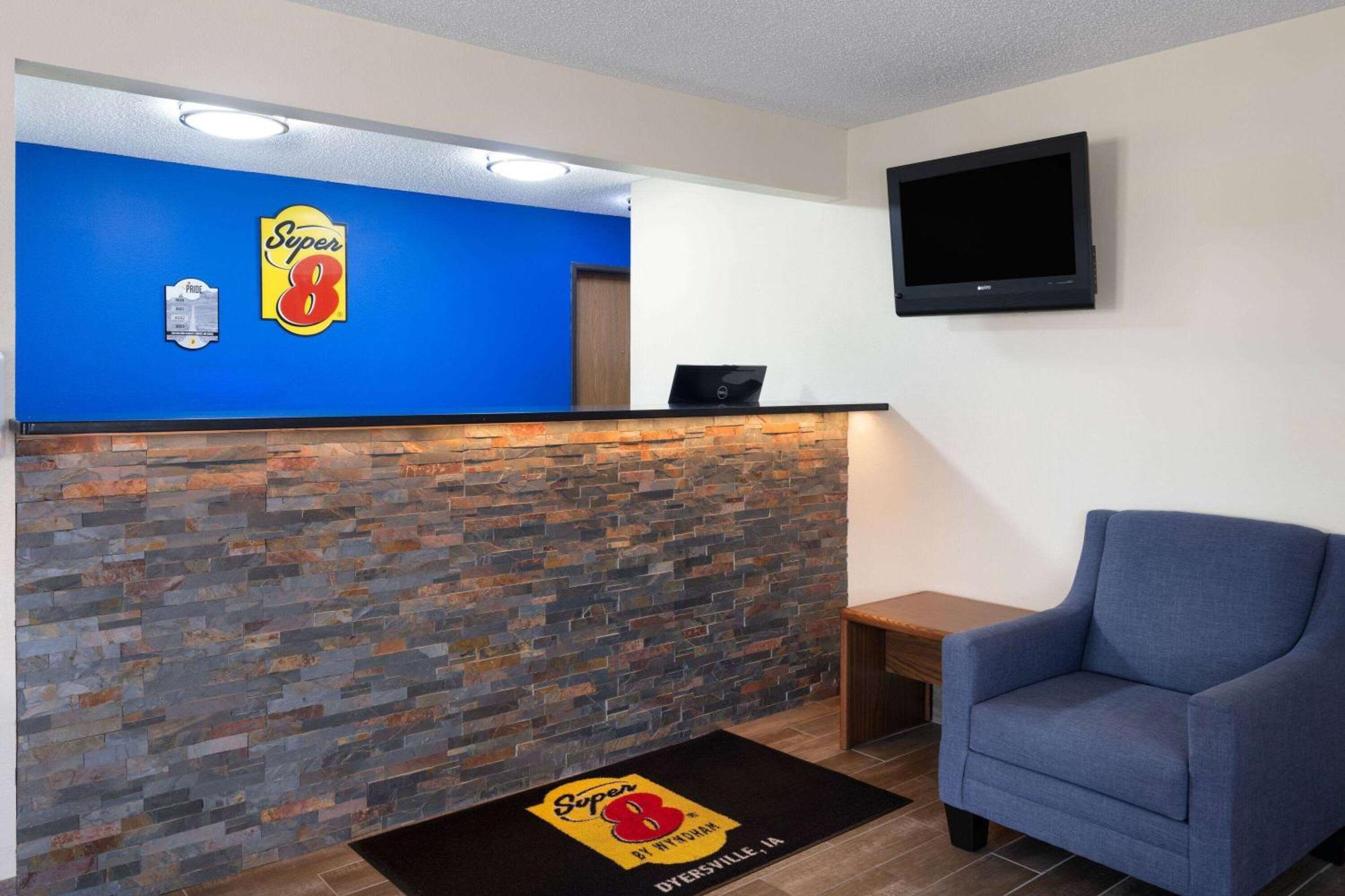 Super 8 by Wyndham Dyersville Eksteriør billede