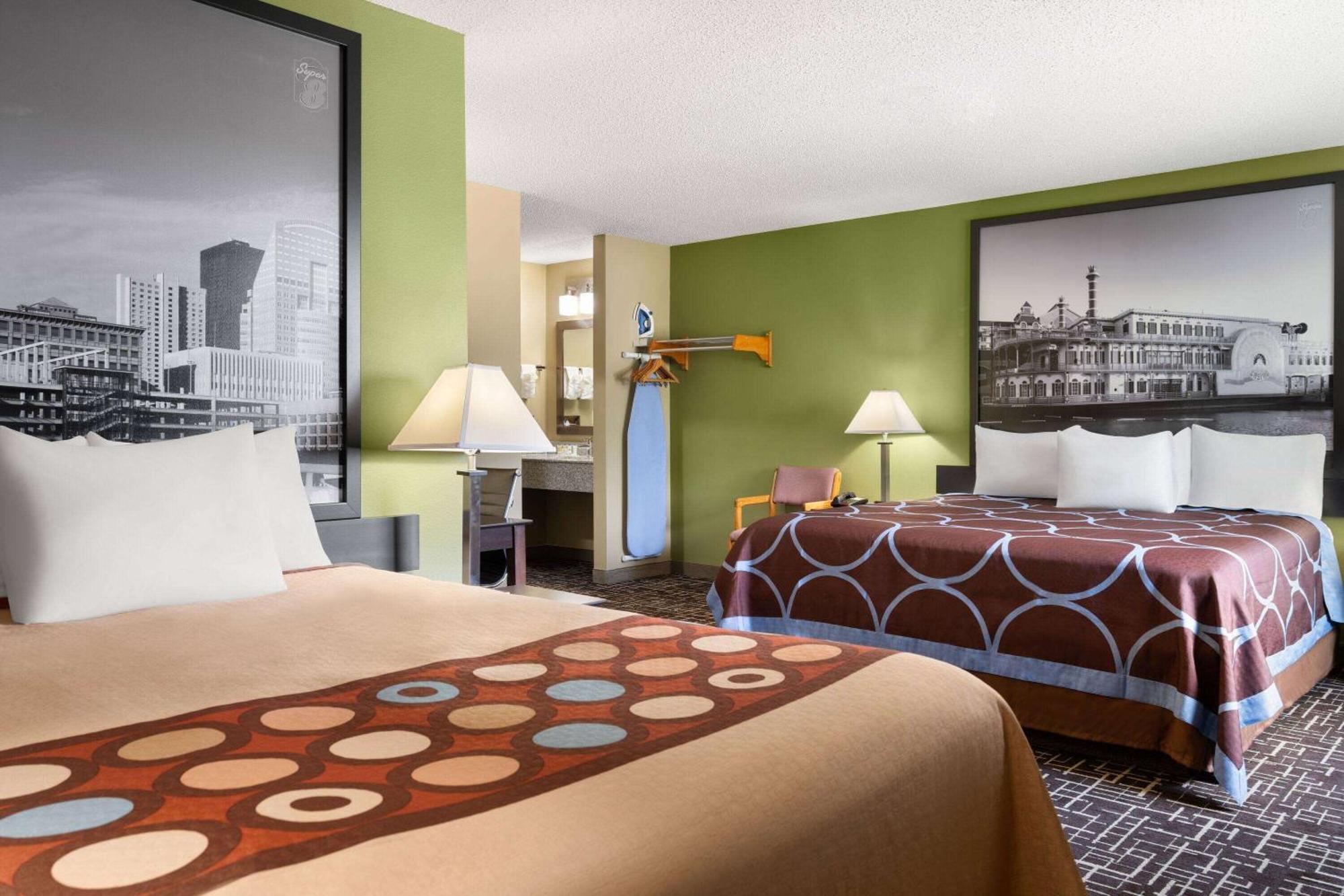 Super 8 by Wyndham Dyersville Eksteriør billede